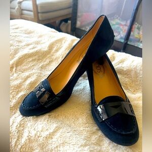 TOD’s kitten heel navy blue loafers